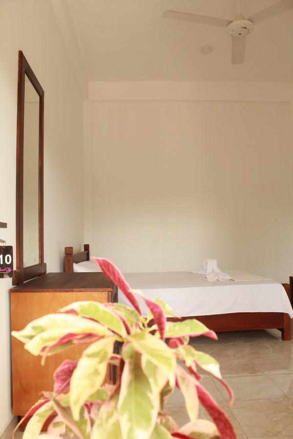 Pearl City Hotel Tissamaharama Luaran gambar